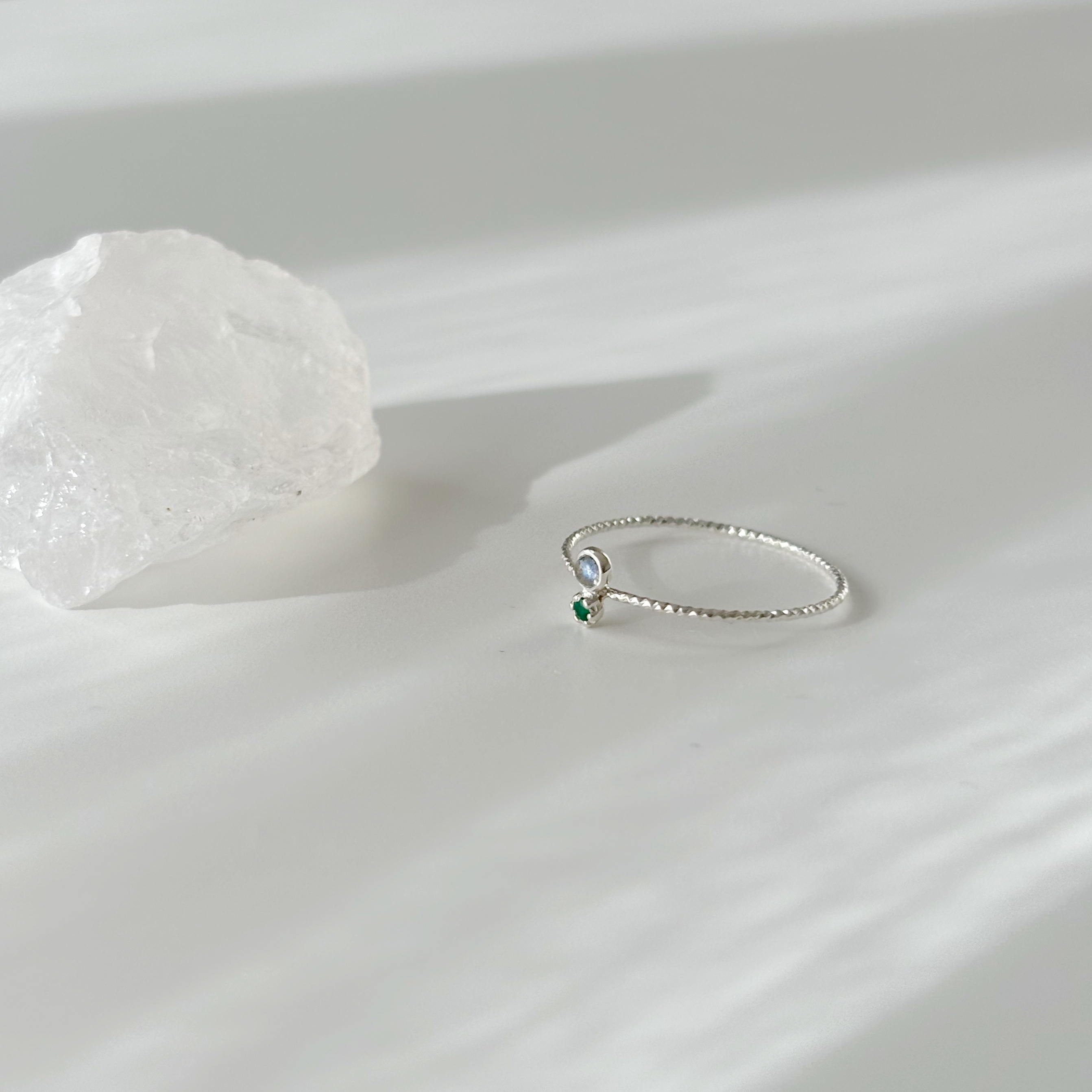 小圓拉長石綠瑪瑙戒指