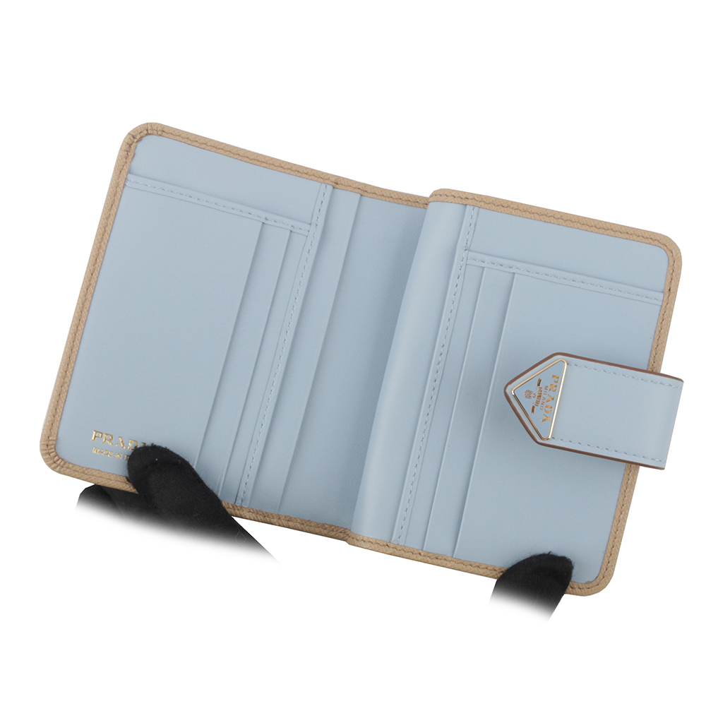 【PRADA】三角牌Logo 拼色防刮皮革拉鍊釦式厚款零錢短夾(天藍/奶茶色) 1ML018 2DYG F0TYG