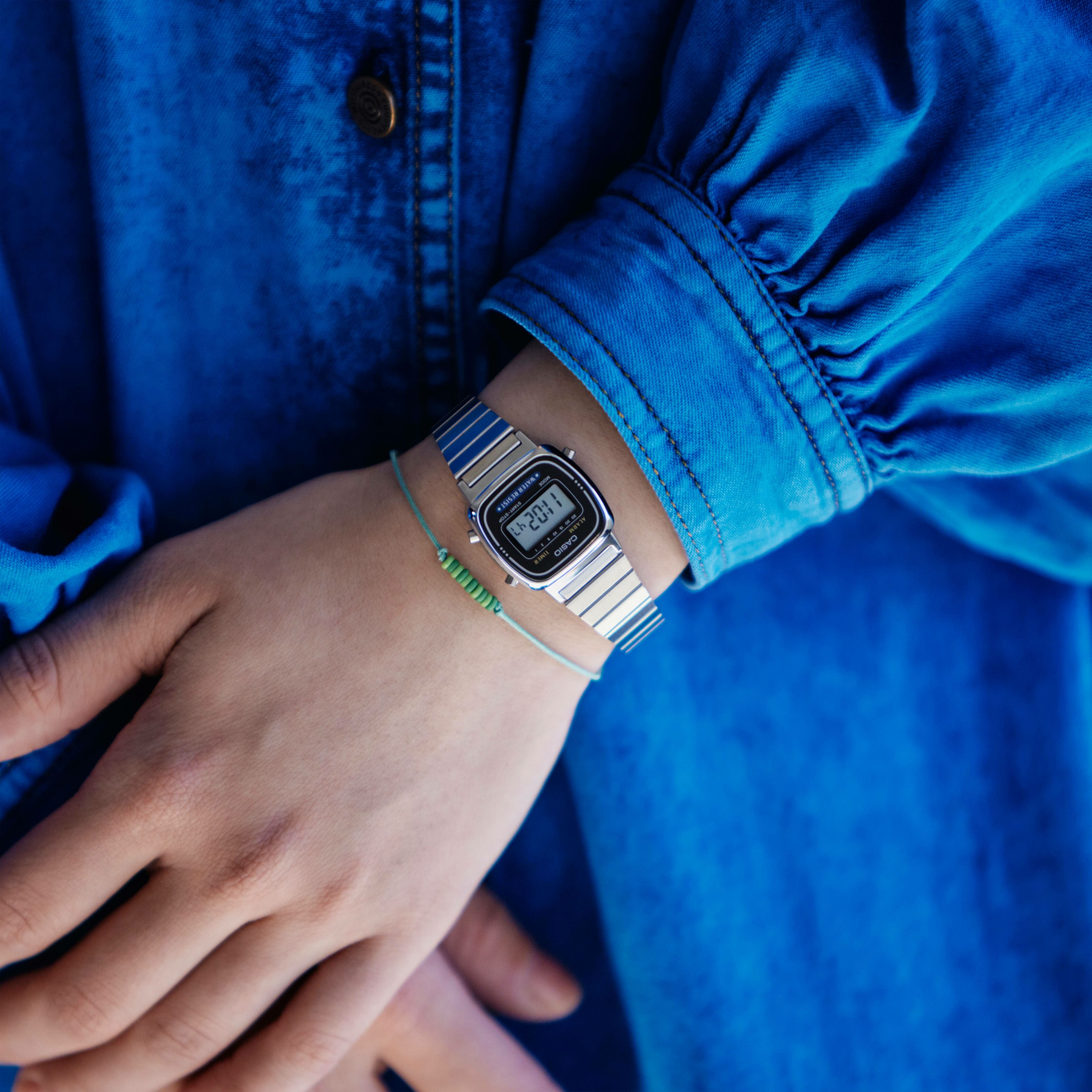 萬年鐘錶 - 卡西歐  CASIO  小錶面復古銀色電子錶 女錶 LA670WA-1  錶徑 24.6MM