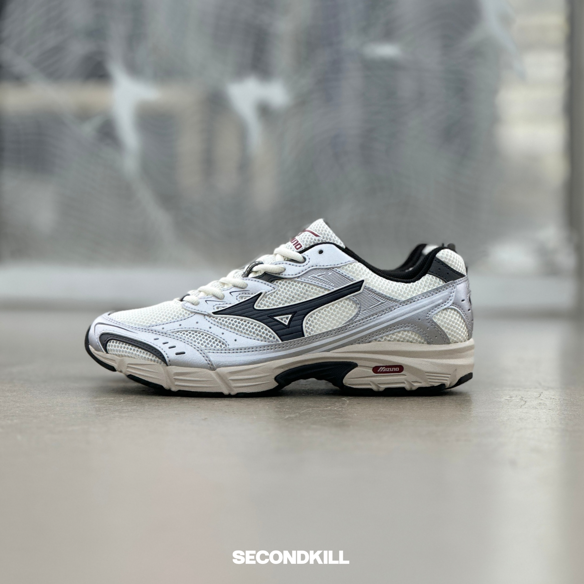 Mizuno MXR OG White Magnet Silver | D1GA245101