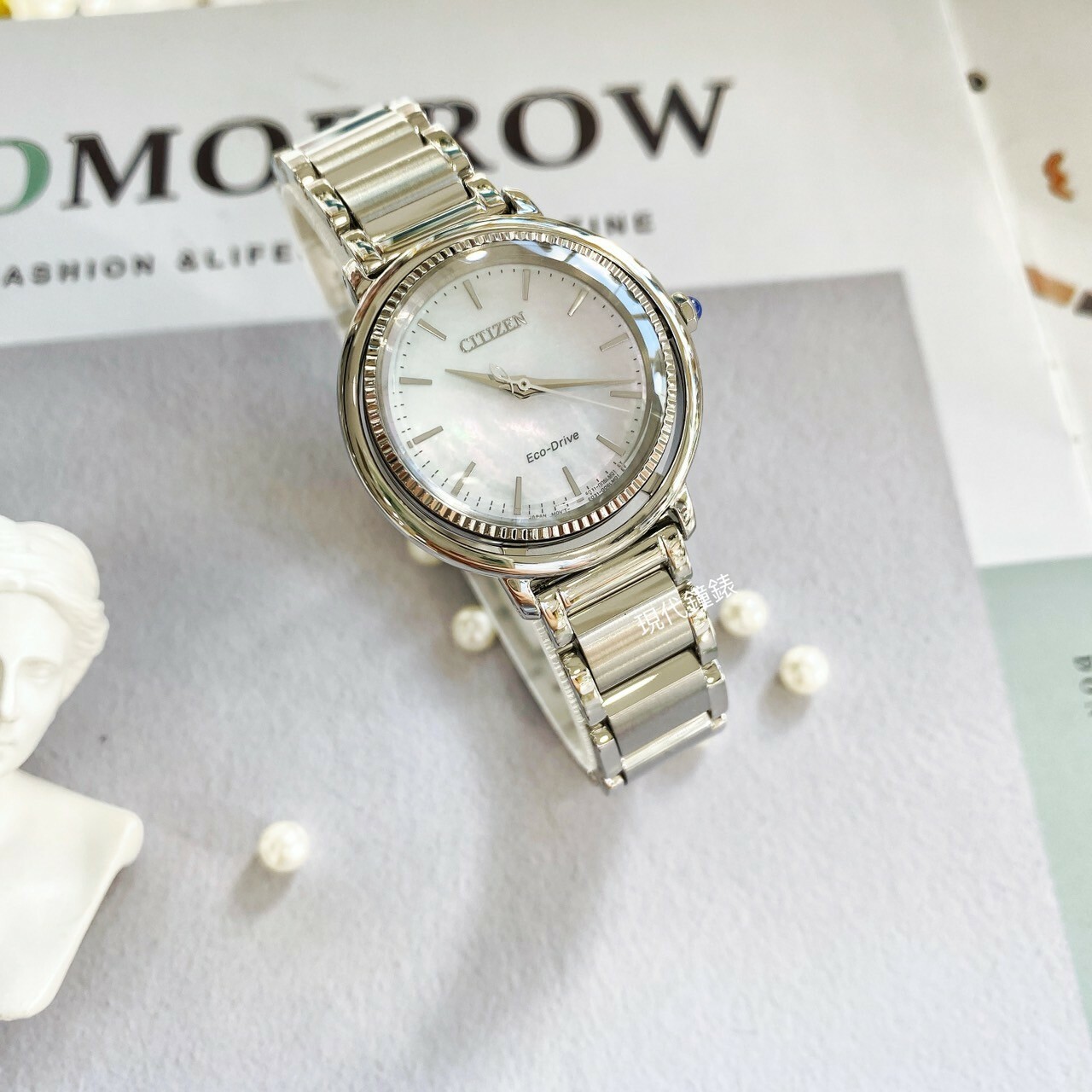 【CITIZEN 星辰】 L系列 代言人廣告款光動能珍珠母貝女錶EM1100-84D  31.2mm 現代鐘錶
