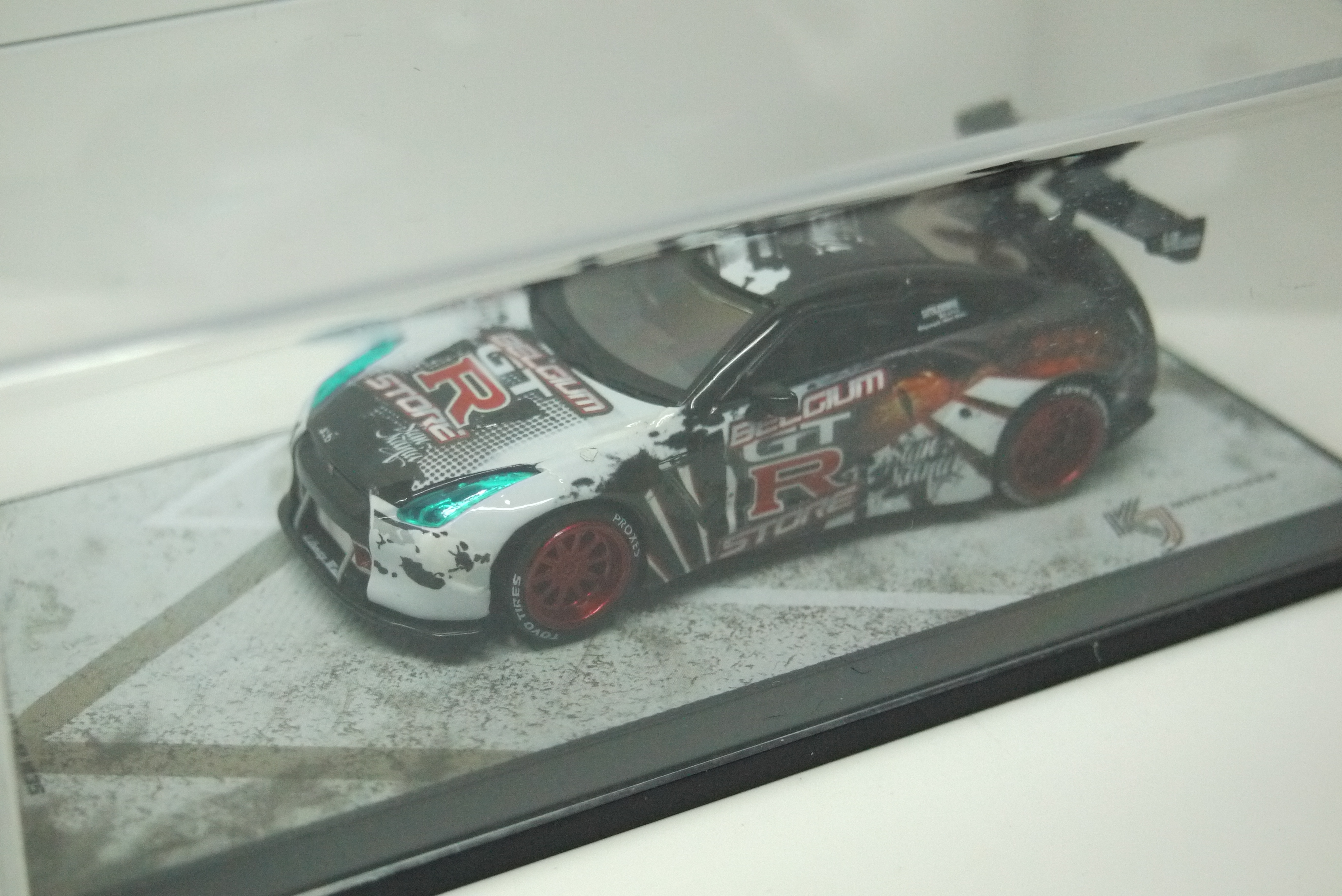 KJ Miniatures Nissan GTR R35 Belgium GTR Store Edition