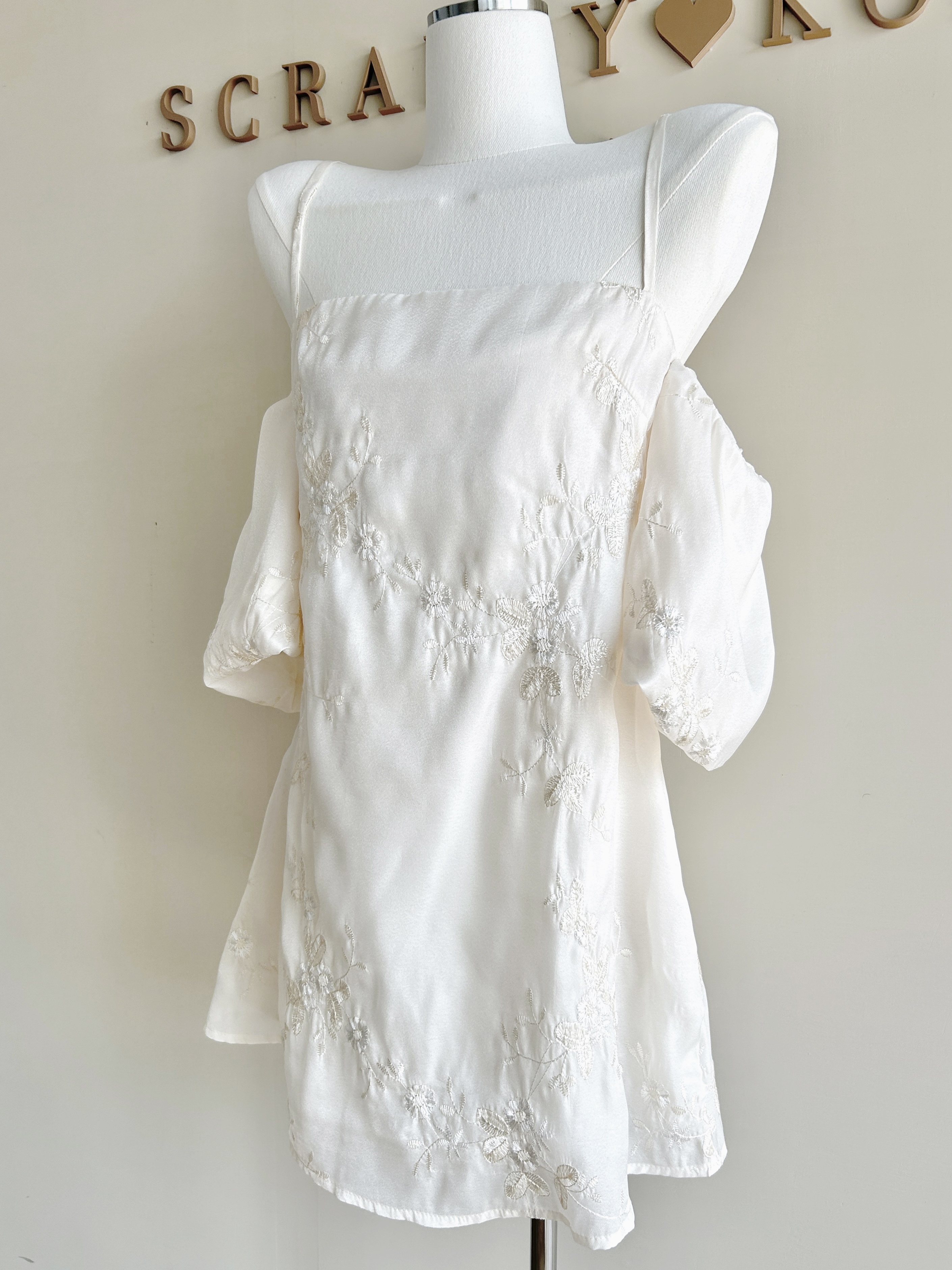 Bloom 綻放 泡泡袖刺繡洋裝