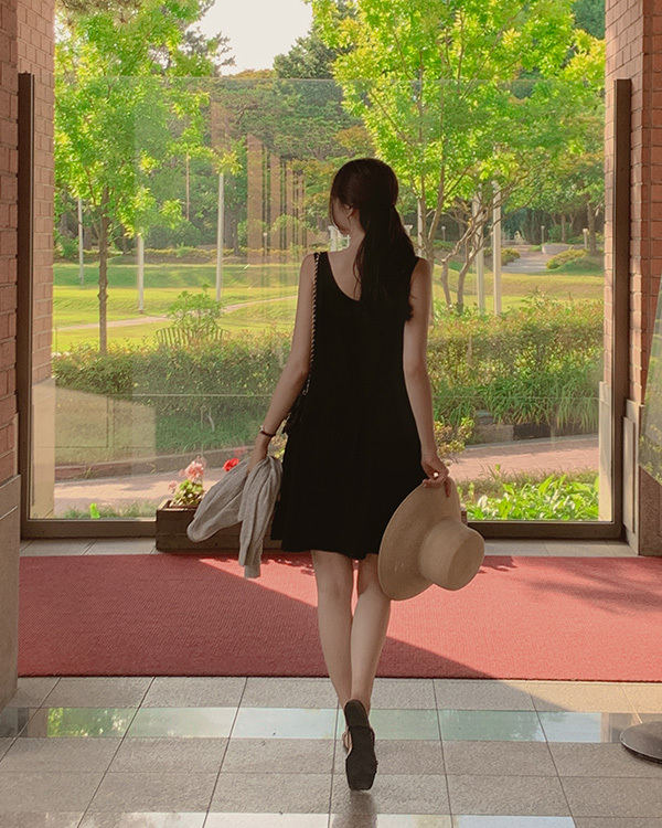 韓國grace muse授權 夏涼氛圍弧形領修身A字擺洋裝