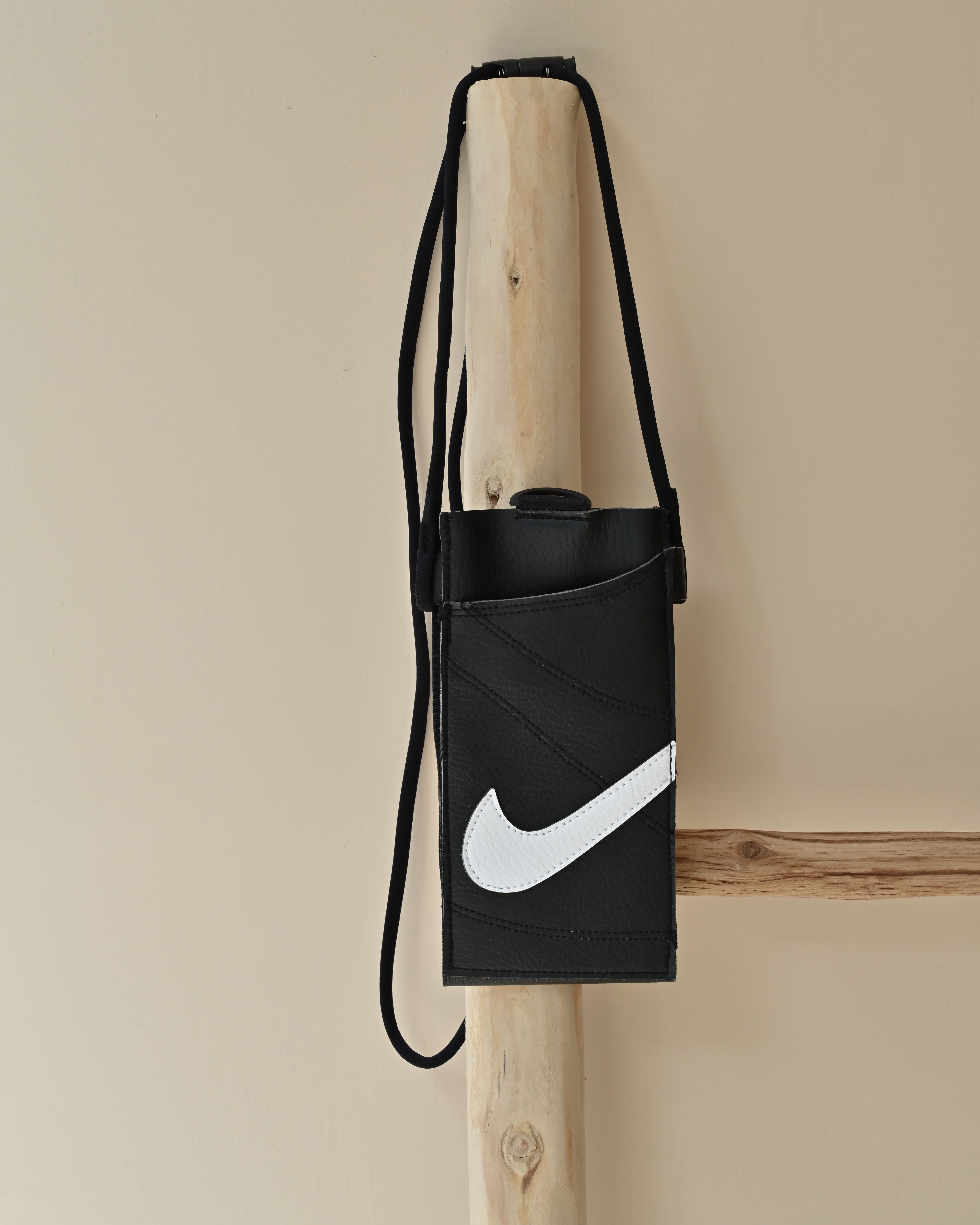 【現貨】NIKE PREMIUM 手機斜背包 黑 N1010036091OS