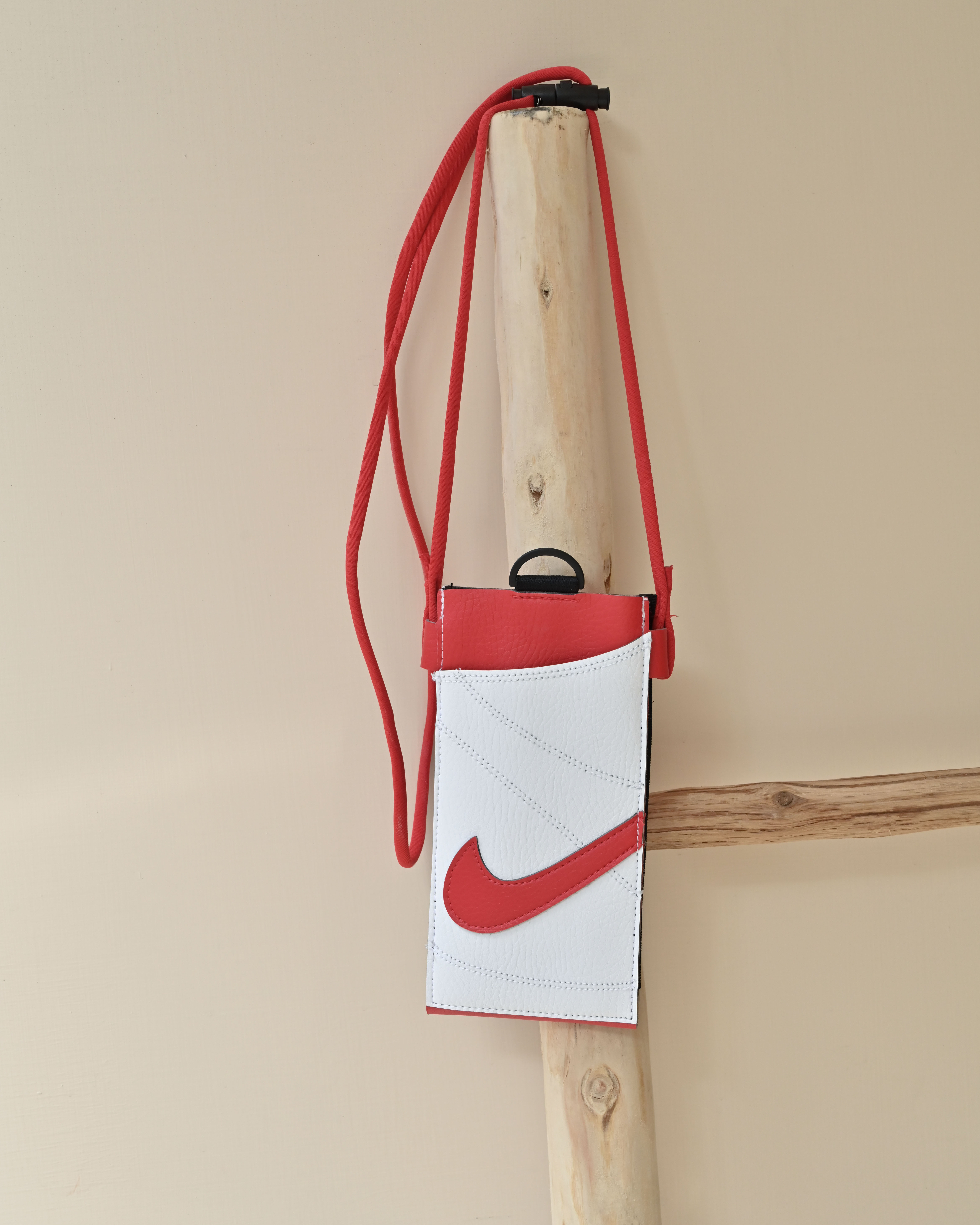 【現貨】NIKE PREMIUM 手機斜背包 白紅 N1010036642OS