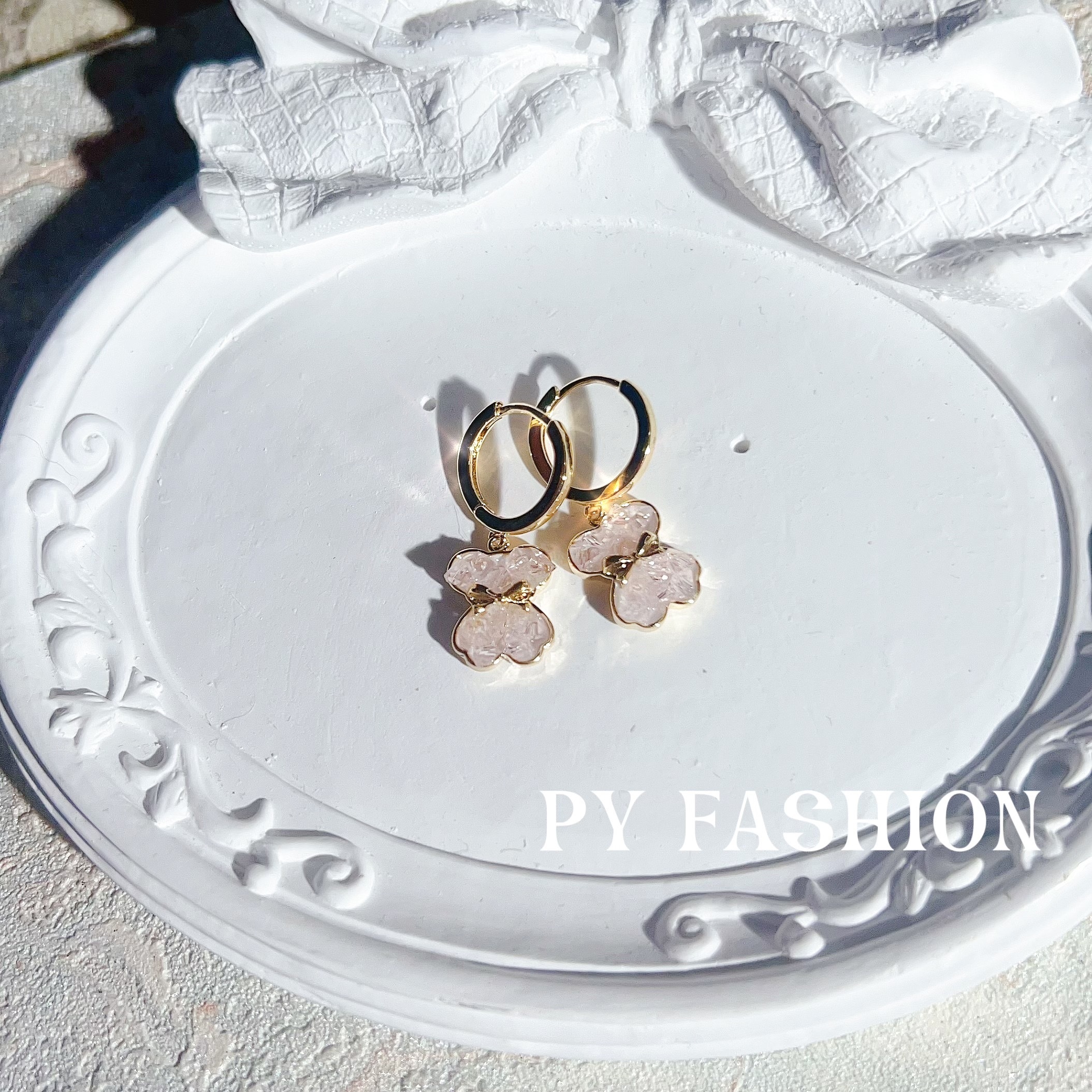 PYA0709 HANDMADE CRYSTAL CUTIE BEAR BEAR EAR RING