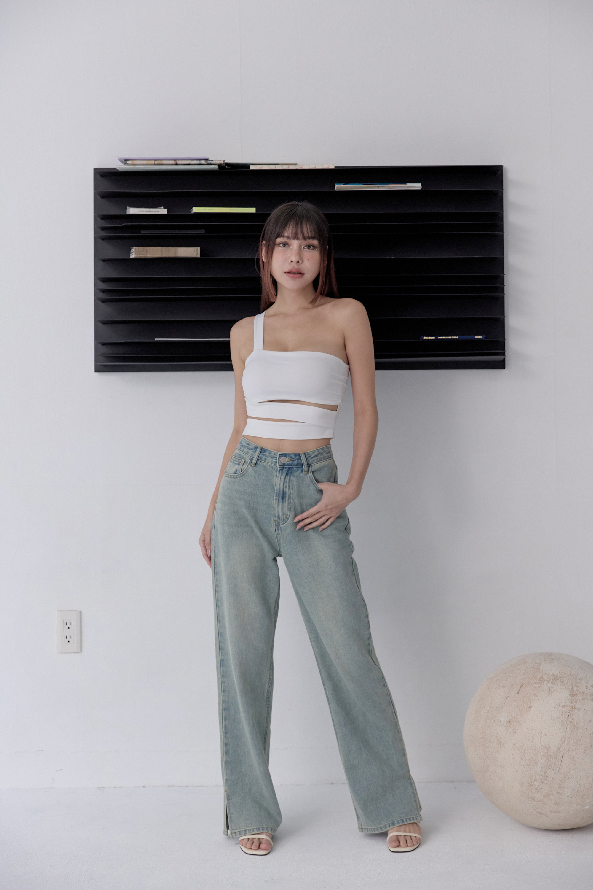 『最後現貨』guten made/捨不得換 刷白開衩長腿牛仔褲-淺藍