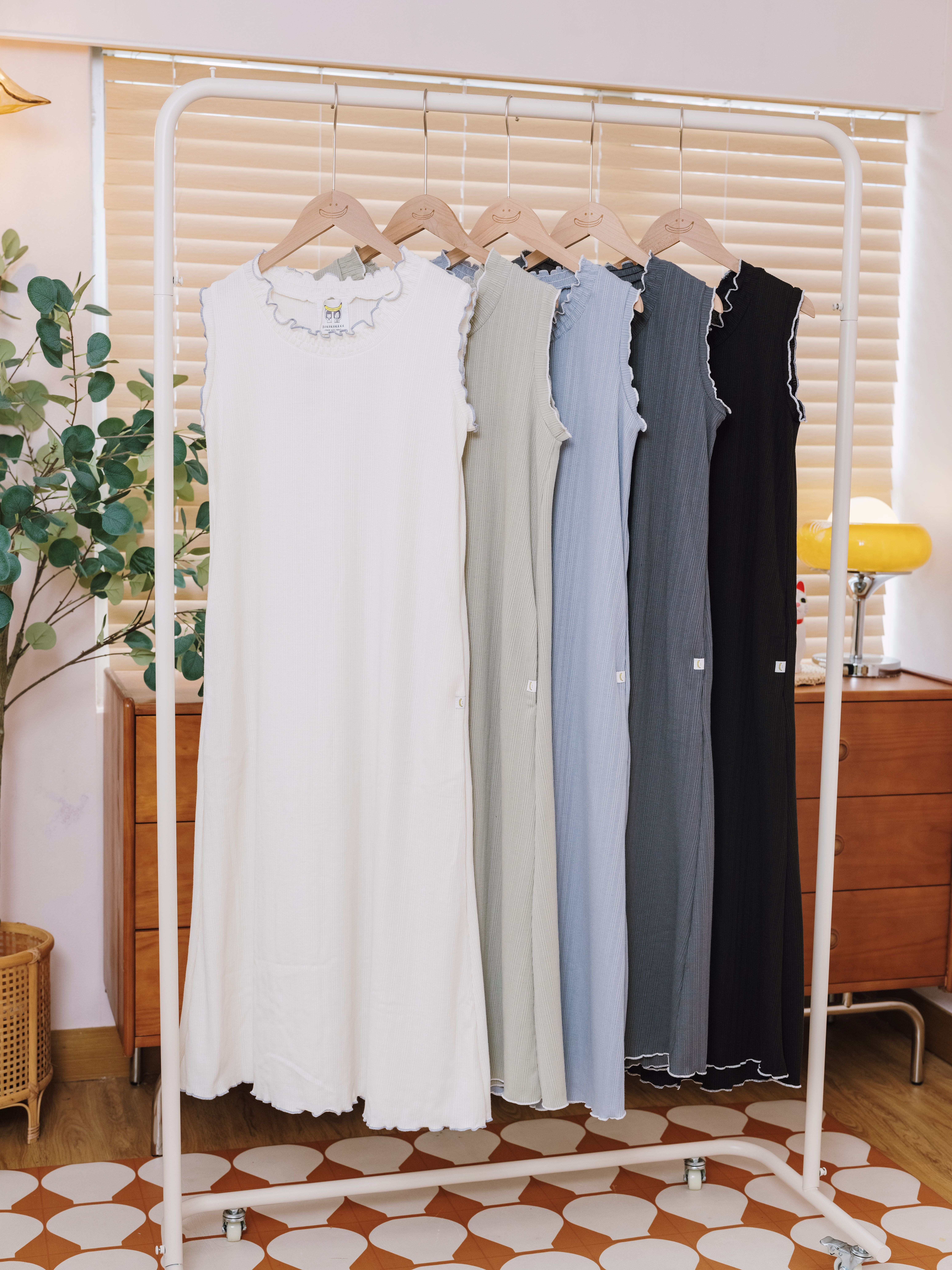 五色 / 木耳滾邊開叉背心長裙 / Ruffle Slit Long Dress