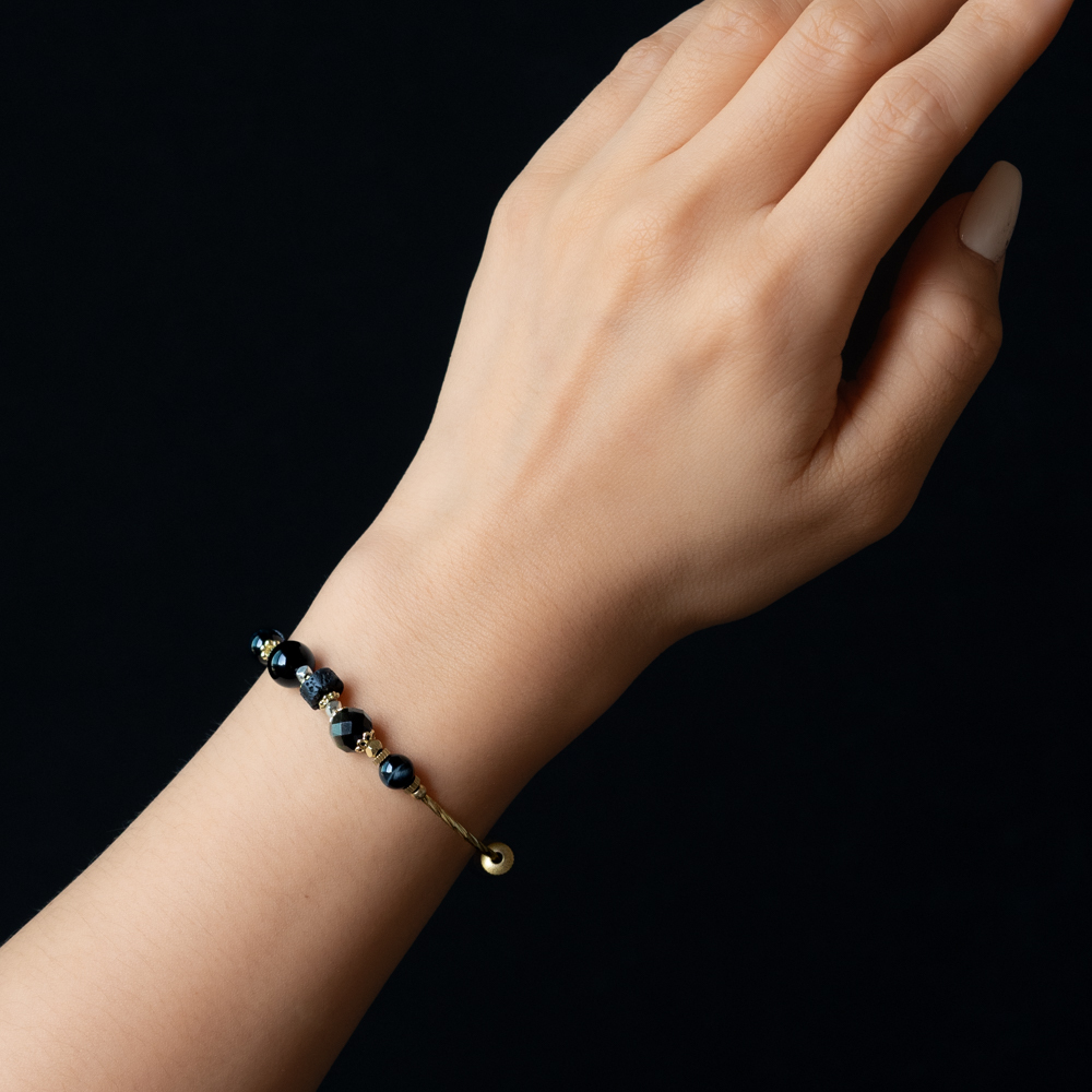 光影旅行｜金曜石火山岩手鍊 C1635