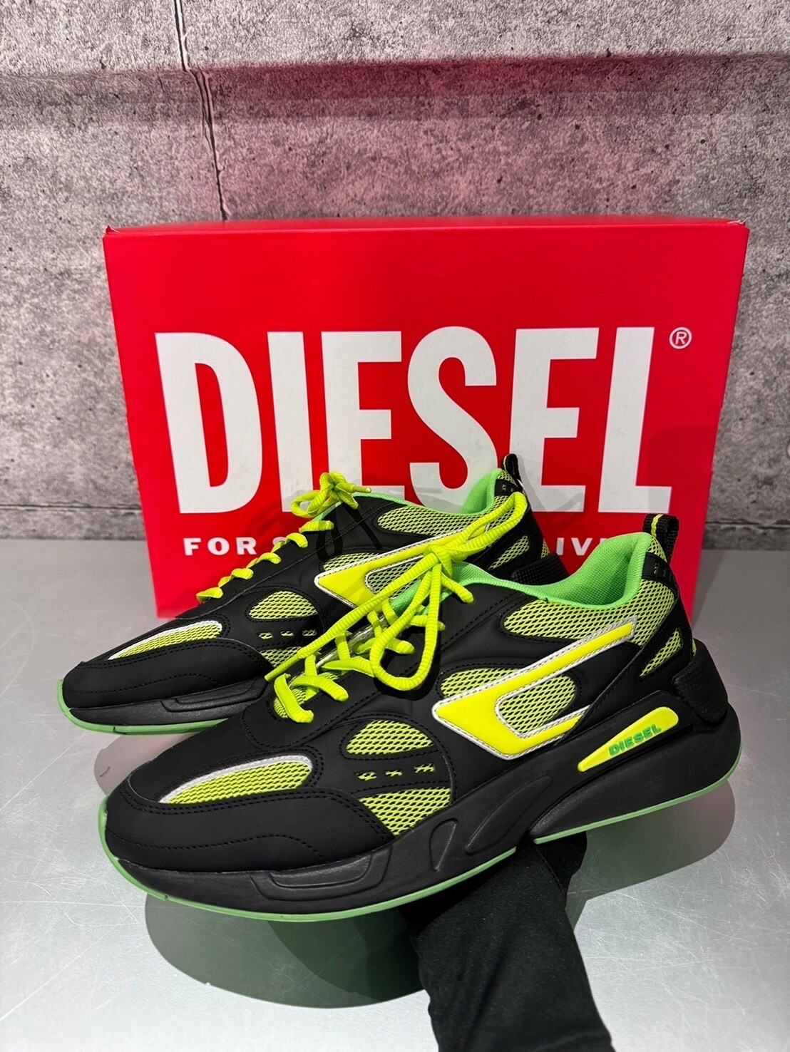 現貨4折 DIESEL 限定款 黑綠配色Logo 厚底跑鞋