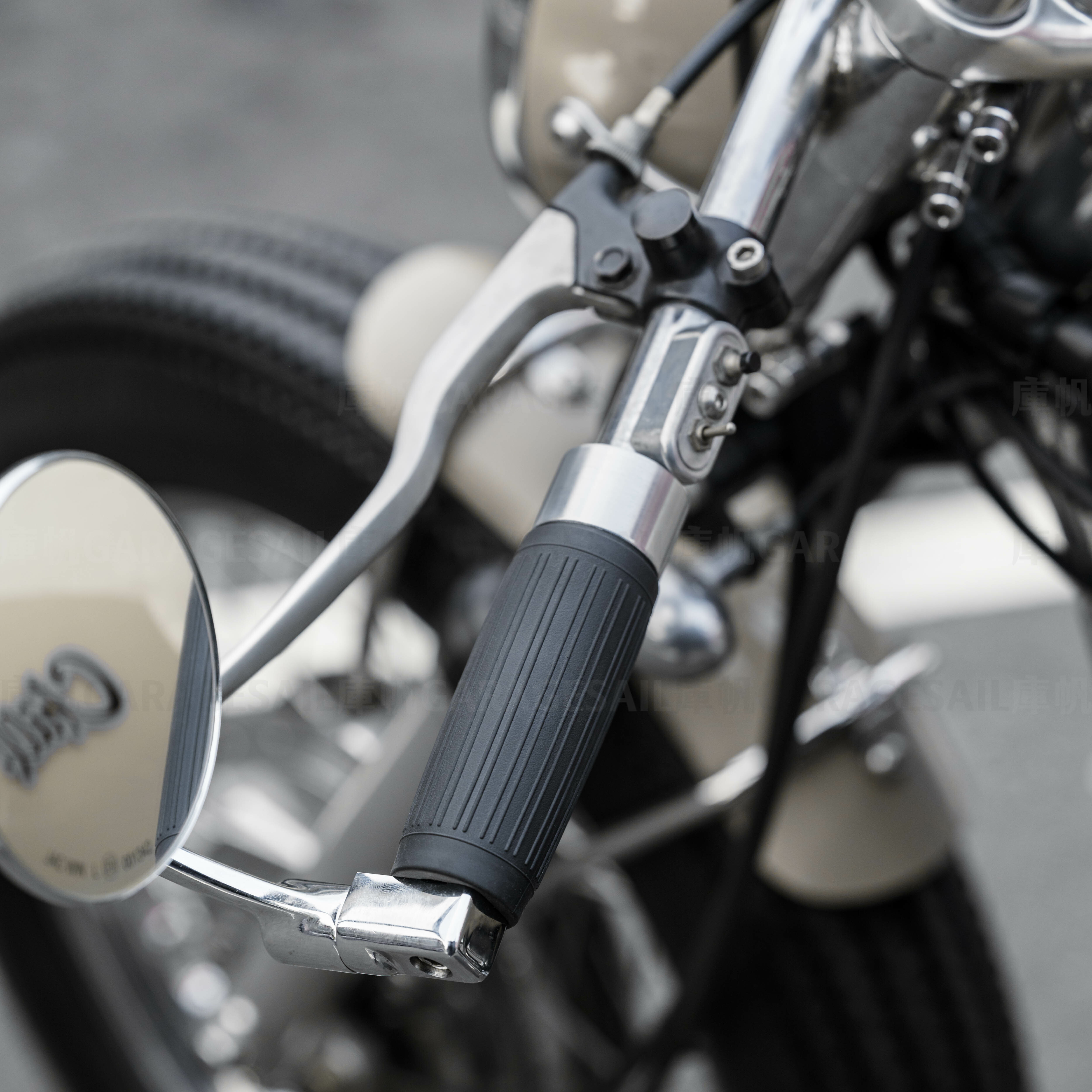 橡膠 握把套 金屬環 油壺 - 黑