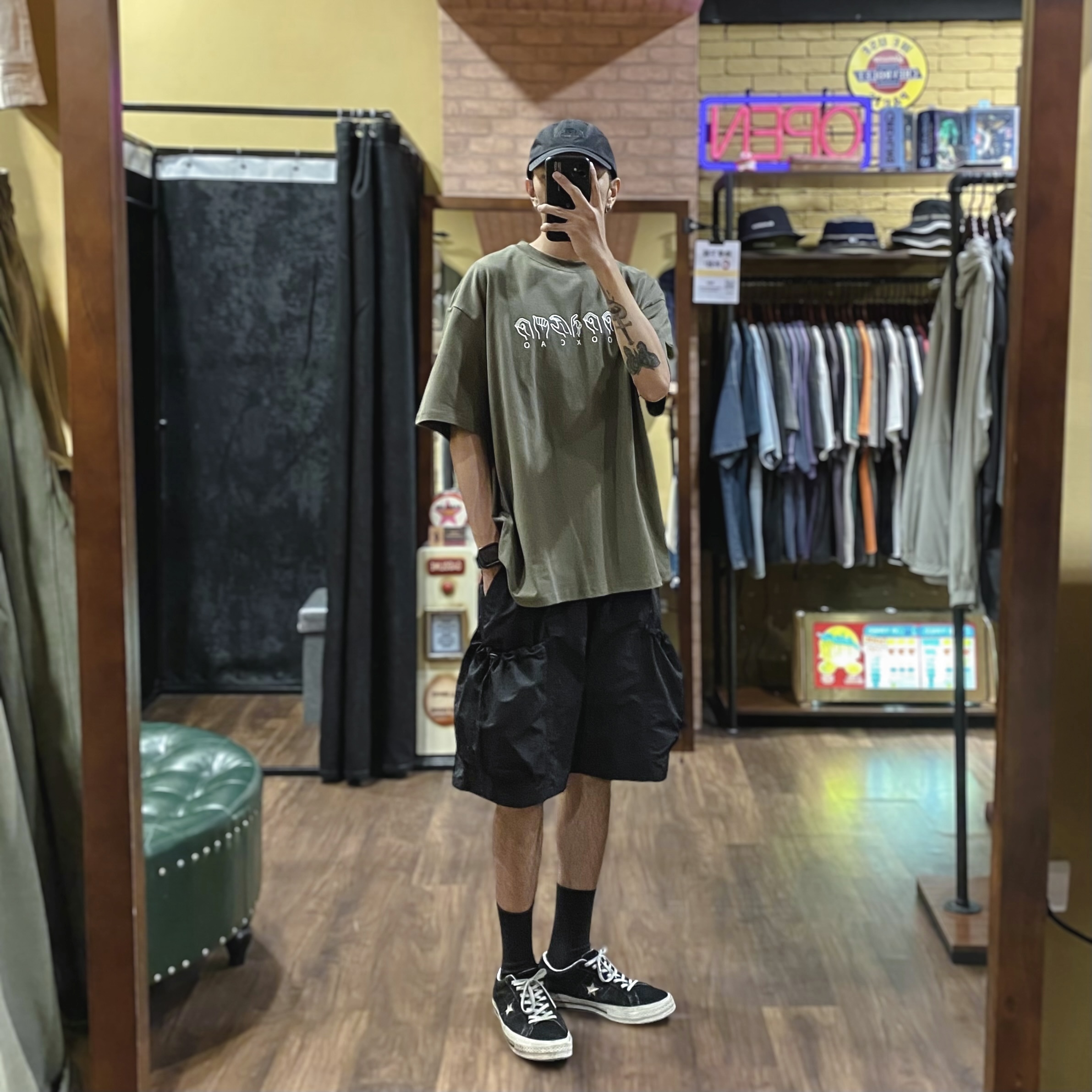 趣味手勢字母短TEE