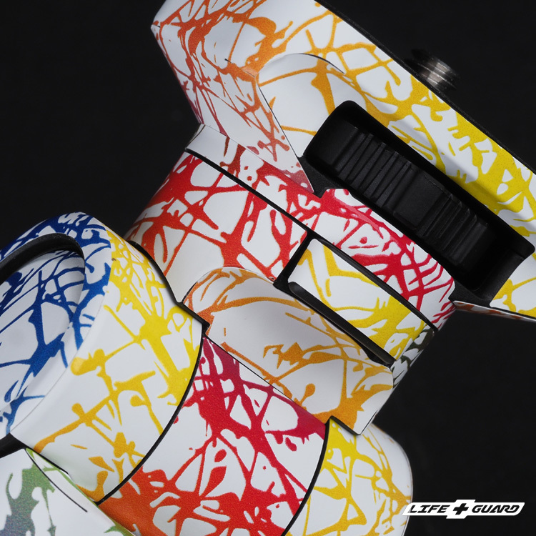 FUJIFILM TG-BT1 貼膜細節圖，LIFE+GUARD 潑墨彩白設計風格