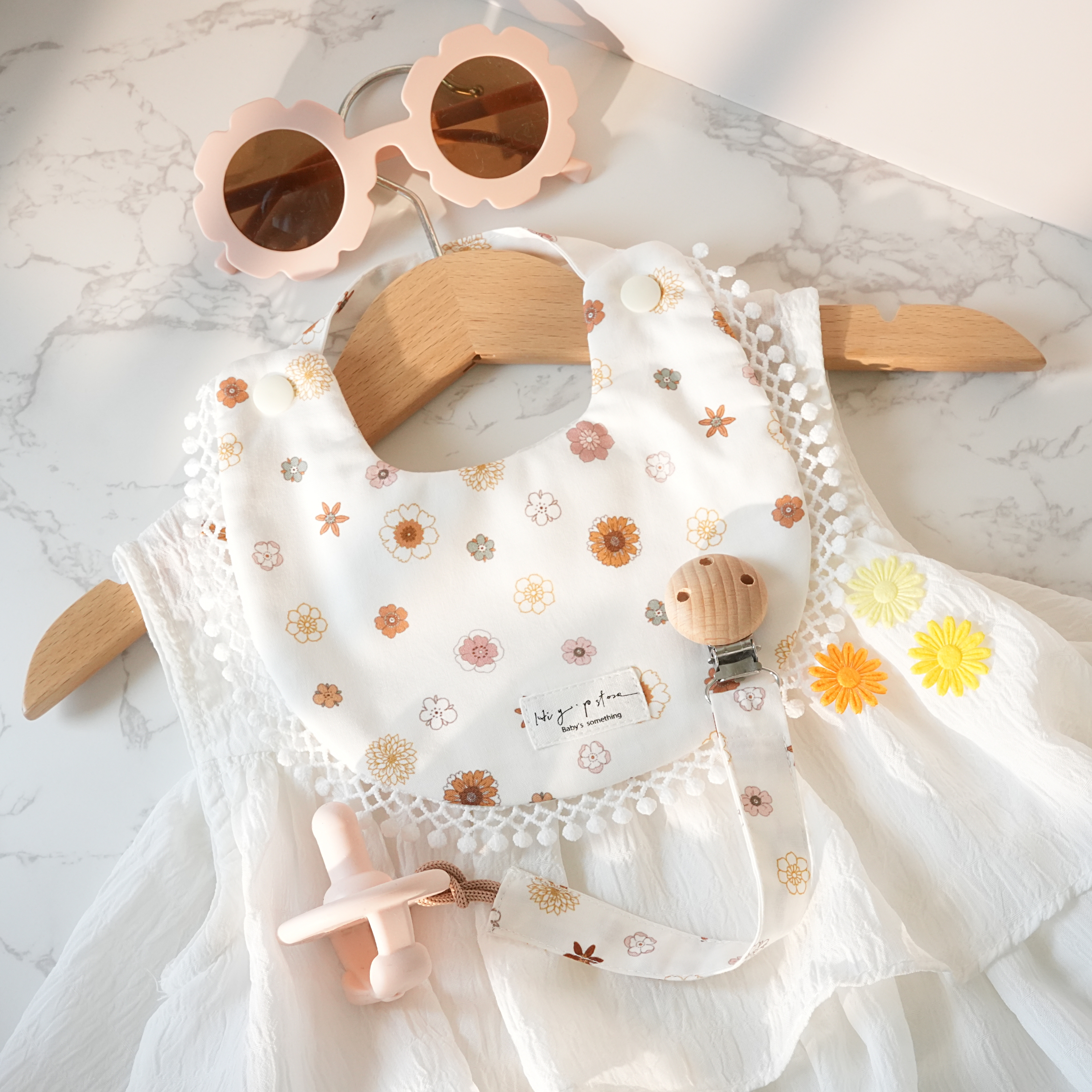 Hi Y.P store-手作圍兜-小小太陽花