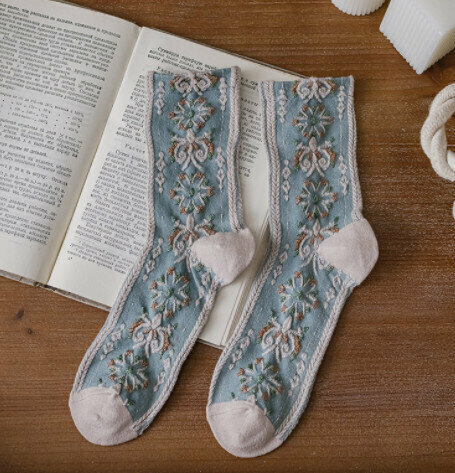 【3 pairs】Women's retro trend style socks (light green butterfly flower)