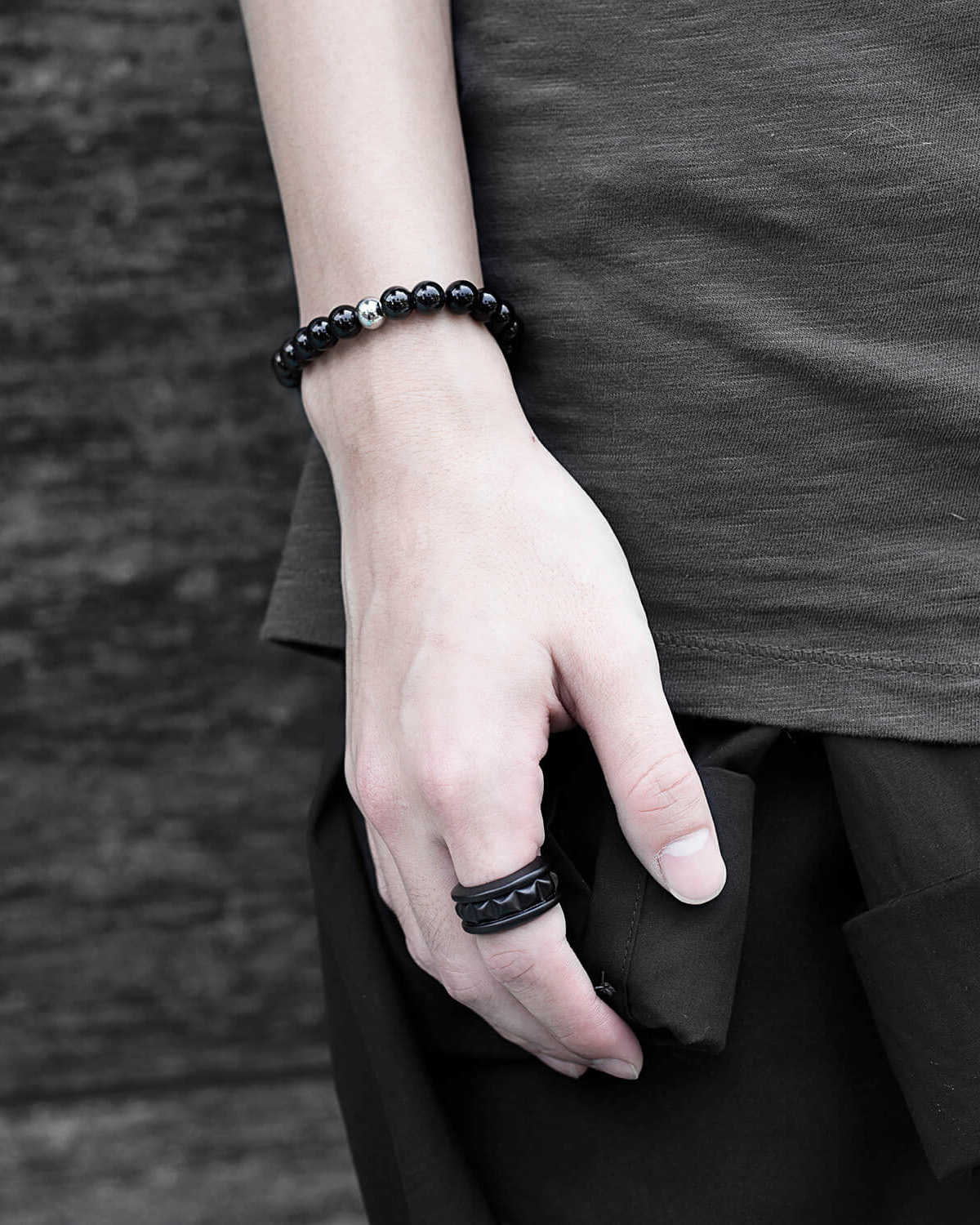 RECOVERY 亮面8MM串珠手環 (黑)