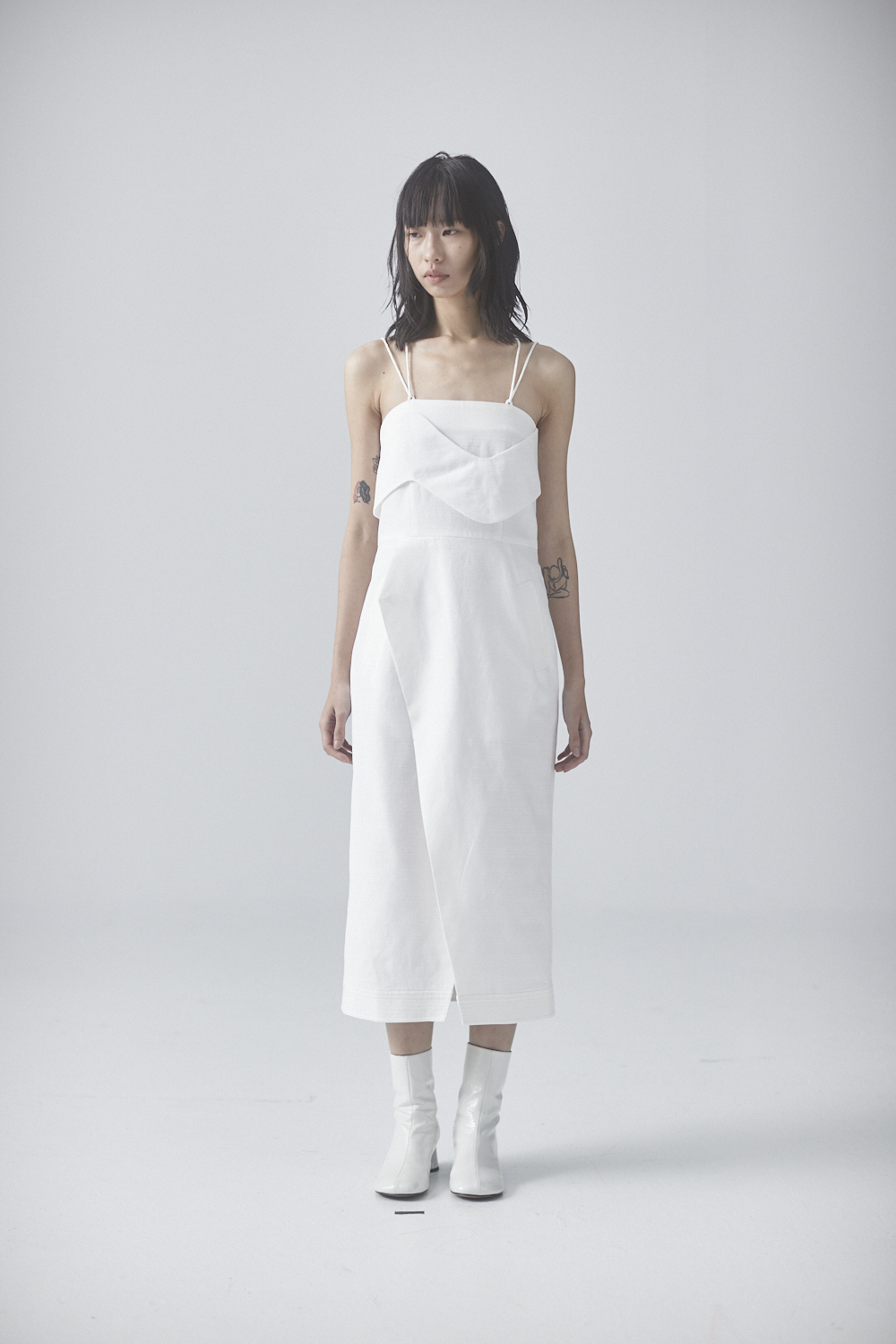 波浪飾片綁帶洋裝