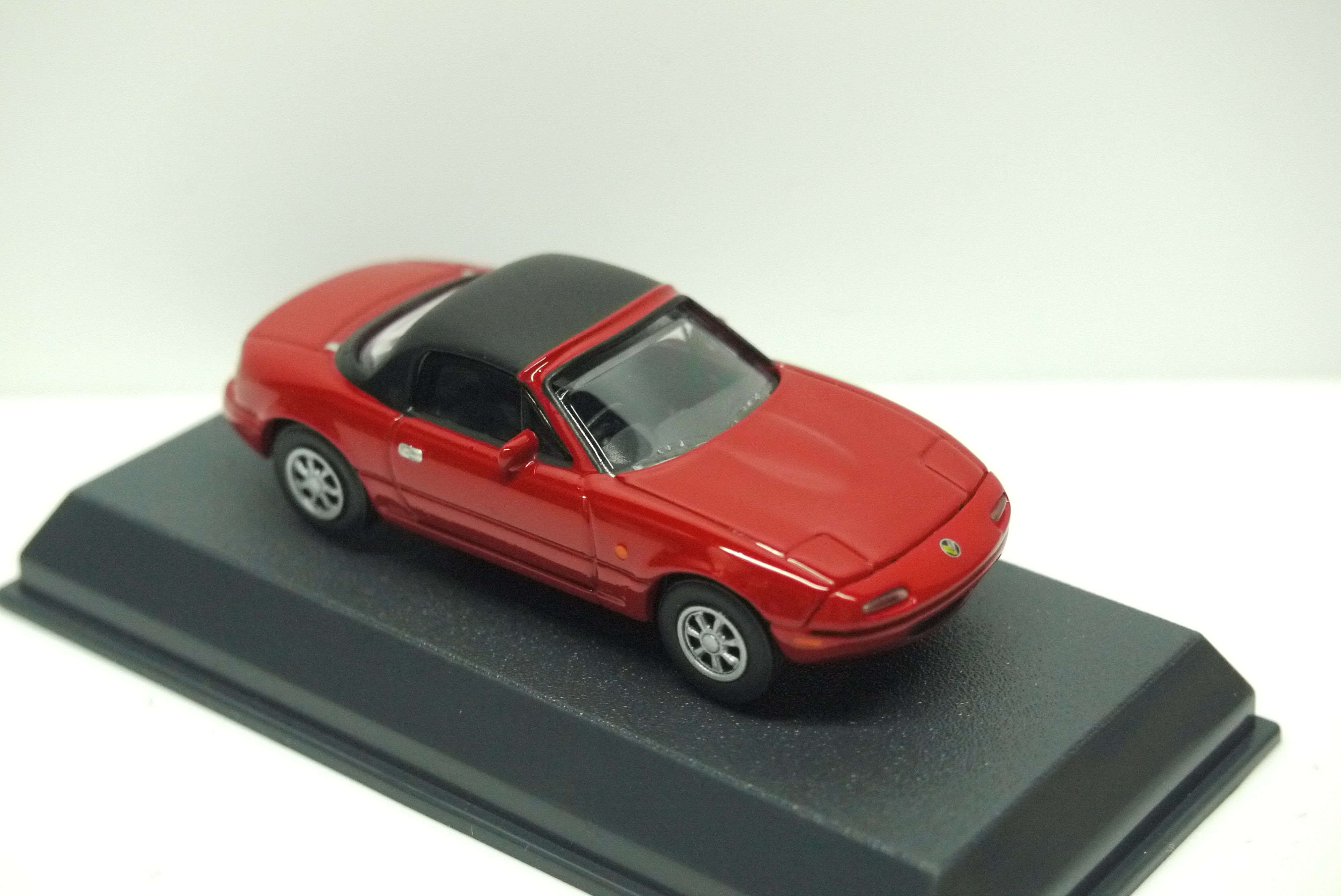 Konami Mazda Eunos Roadster NA6 Red