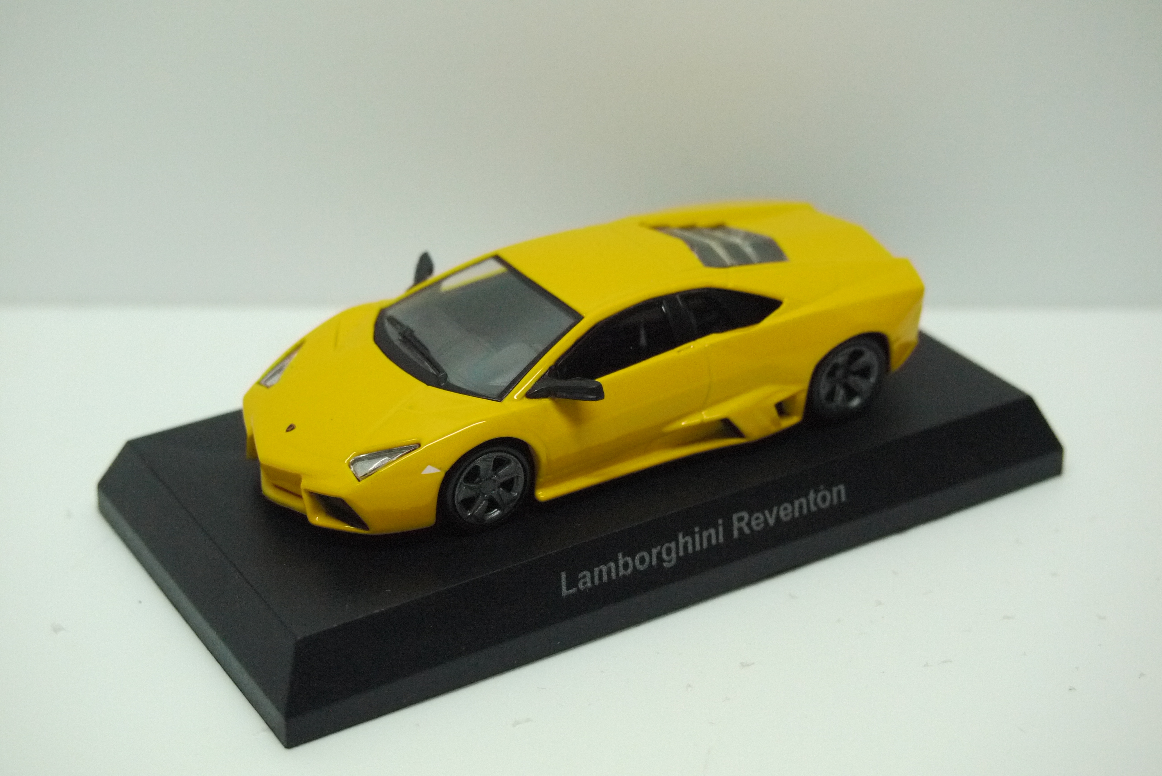 Kyosho Lamborghini Reventon Yellow