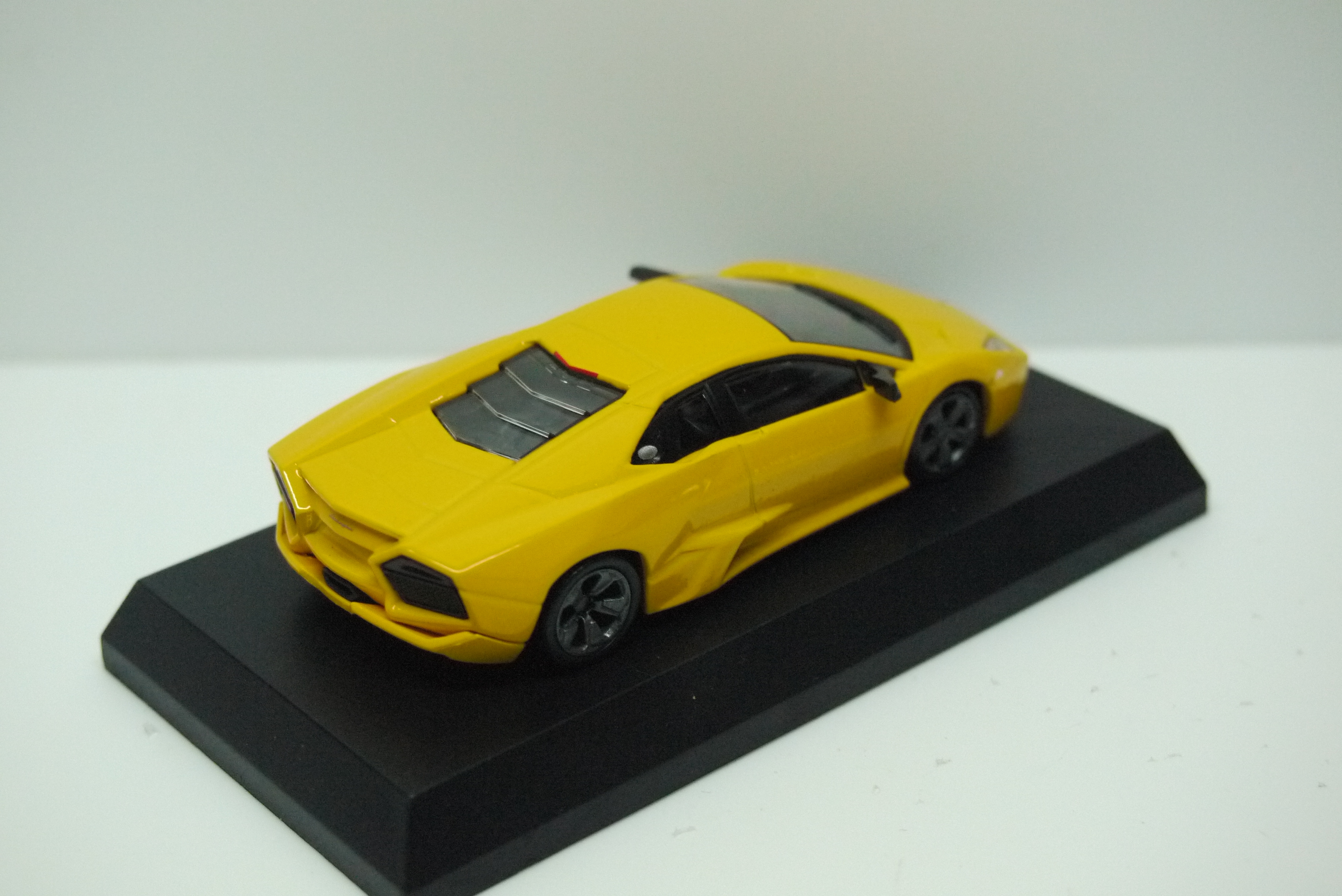 Kyosho Lamborghini Reventon Yellow