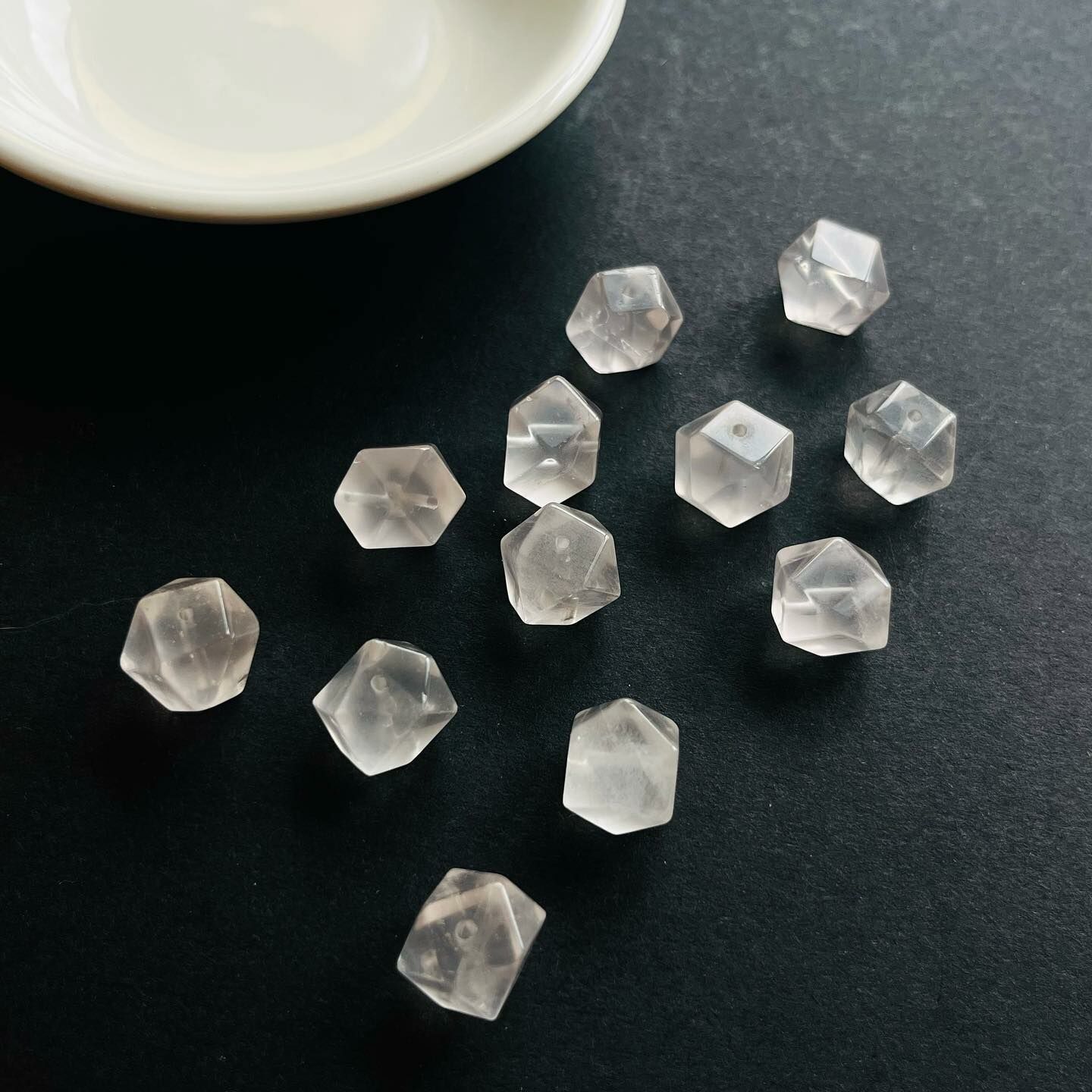 [原石] 巴西粉晶（通孔）水晶串珠