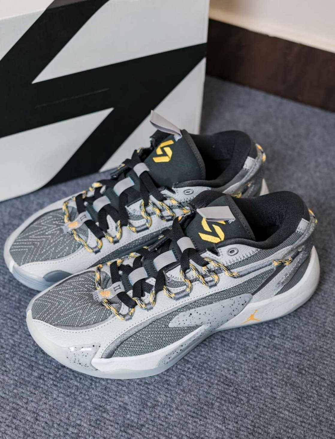 【現貨】NIKE LUKA 2 S PF 籃球鞋 灰白