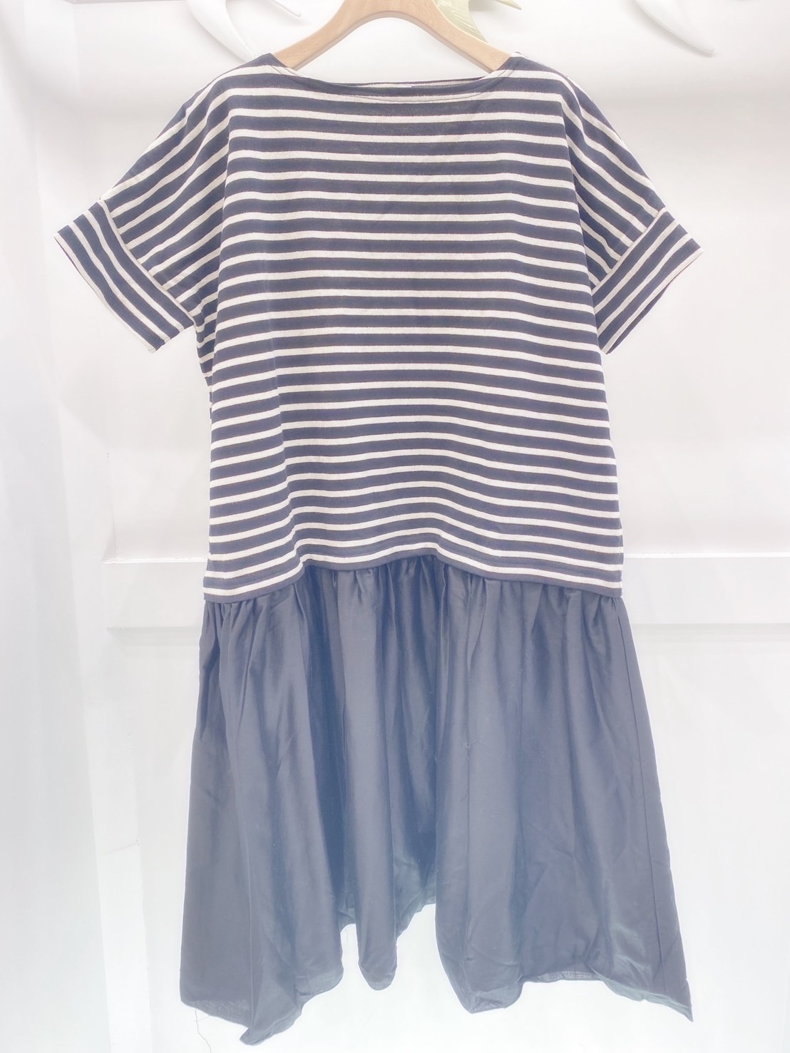 橫條低裙擺洋裝