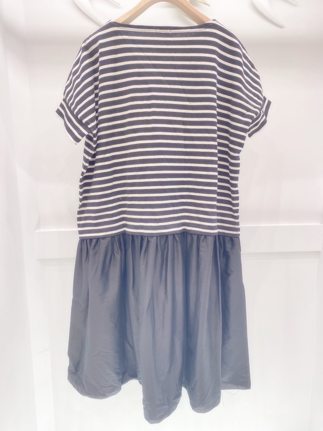 橫條低裙擺洋裝