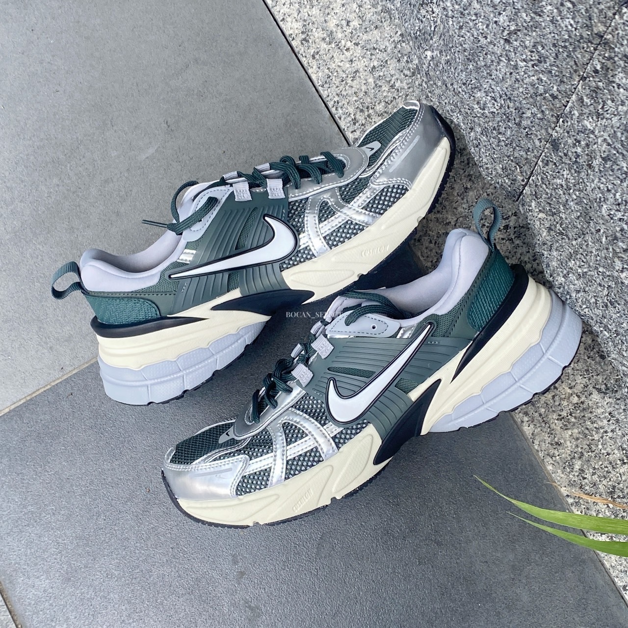 NIKE V2K RUN VINTAGE GREEN 科技銀墨綠HJ4497-300