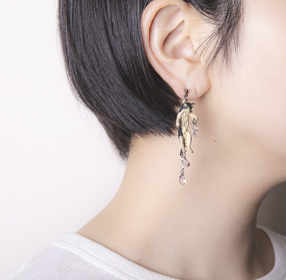 洗頭後一臉不悅表情的貓咪耳環/頸鏈