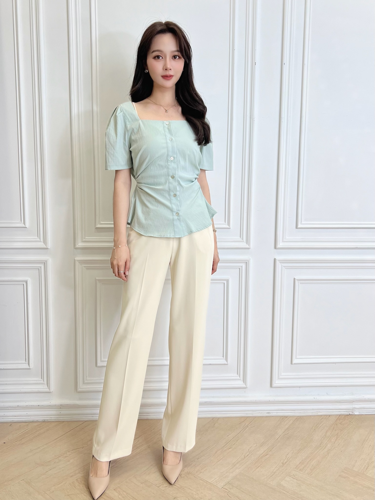 方領抓皺腰身鈕釦上衣