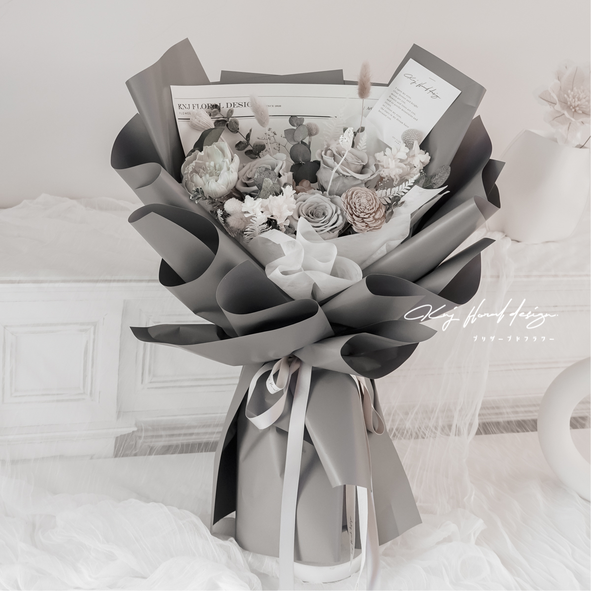 紳士灰．三朵永生玫瑰花束