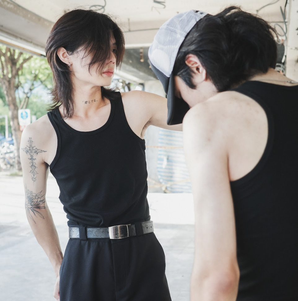 JIN UNIVERSAL 直紋素面背心 內搭