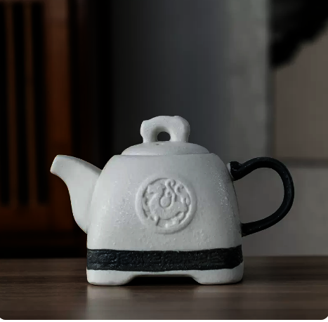 New ceramic teapot single pot width 13CM height 8.8CM capacity 270ML (snowflake antique teapot)