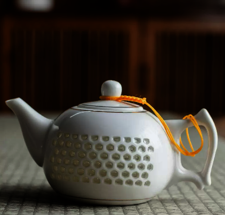New honeycomb exquisite ceramic teapot single pot (gold thread teapot) length 12.5CM height 8.8CM capacity 230ML