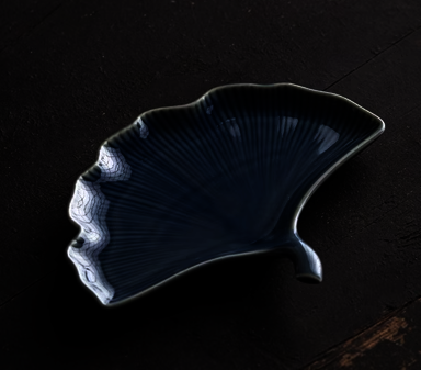 New retro ceramic ginkgo leaf tea tray (small Jilan) (size: 16CM long and 20CM wide)