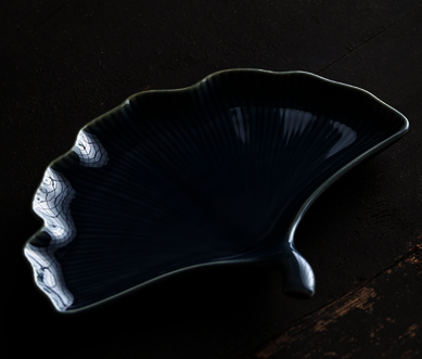 New retro ceramic ginkgo leaf tea tray (large Jilan) (size: length 20CM width 25CM)