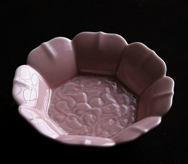 新款古典陶瓷祥雲點心盤(纏枝蓮雅韻碟-胭脂粉)(尺寸:長13CM高3.5CM)