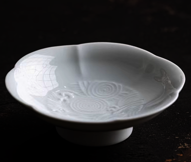 新款古典陶瓷海浪六瓣點心盤(甜白)(尺寸:直徑13CM高4CM)