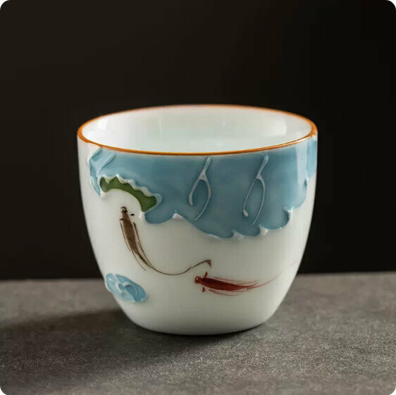 Hotly recommended mutton-fat jade hand-painted ceramic tea cup [playing fish]