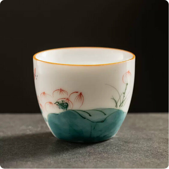 Hotly recommended mutton-fat jade hand-painted ceramic tea cup [playing lotus]