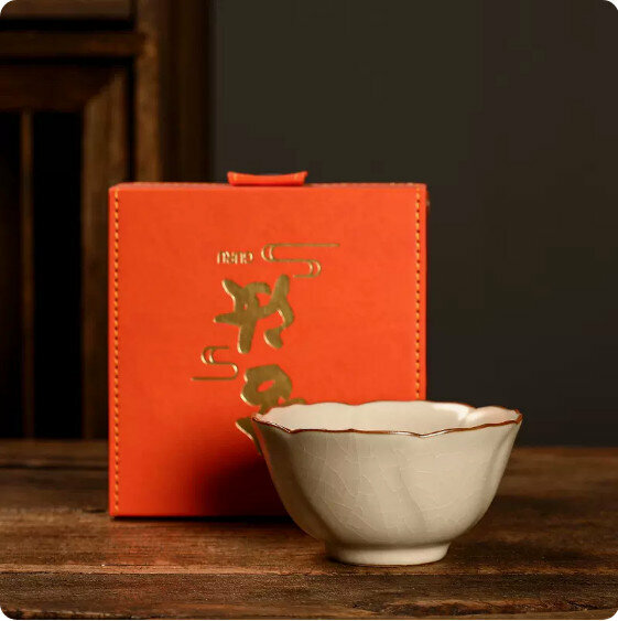 Hot Recommended Beige Ru Kiln Master Cup [Lotus Leaf-Gift Box]