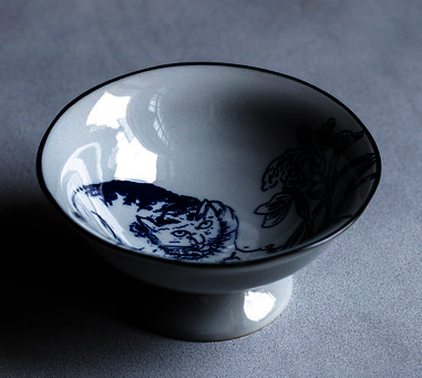 新款復古菱形高腳青花瓷茶點果盤(冬貓)(尺寸:直徑12.3CM*高5.7CM)