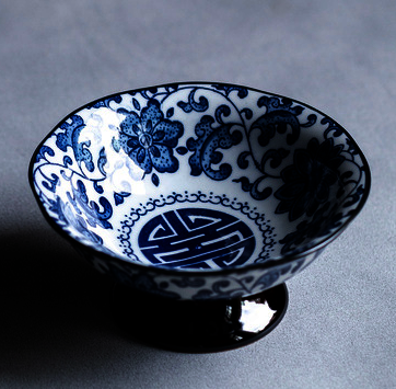 新款復古菱形高腳青花瓷茶點果盤(纏枝蓮)(尺寸:直徑12.3CM*高5.7CM)