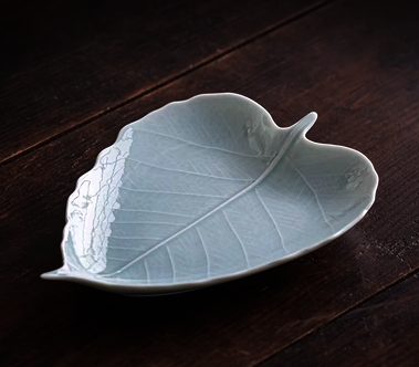 Hot Recommended Retro Bodhi Leaf Ceramic Tea Tray (Yingqing) (Dimensions: Length 19.5CM* Width 14.6CM* Height 3CM)
