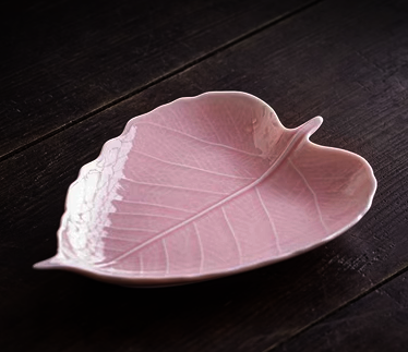 Hotly recommended retro Bodhi leaf ceramic tea tray (rouge powder) (size: length 19.5CM*width 14.6CM*height 3CM)