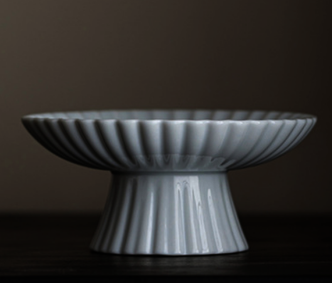 Hotly recommended retro sunflower-shaped tall ceramic tea tray (medium size - sweet white) (size: length 13CM * height 9CM)