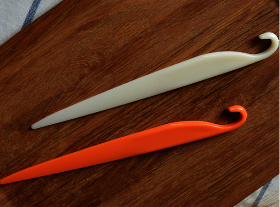 Hot push release knife (random color) (specification: 22*2.3CM)