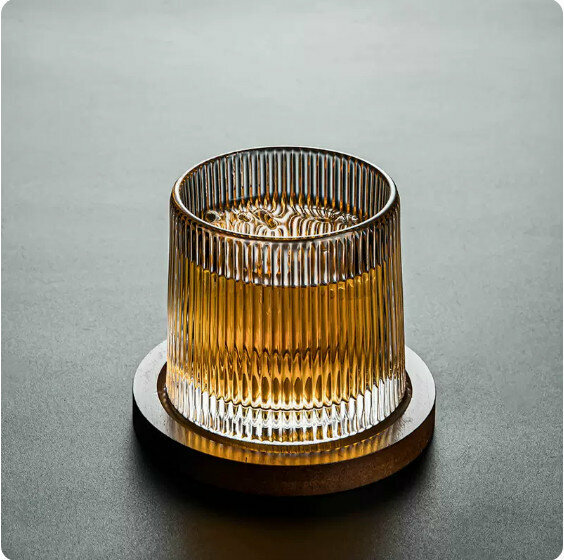 Hotly recommended household glass tea cup [rotating "vertical pattern" decompression cup with round bamboo pad]